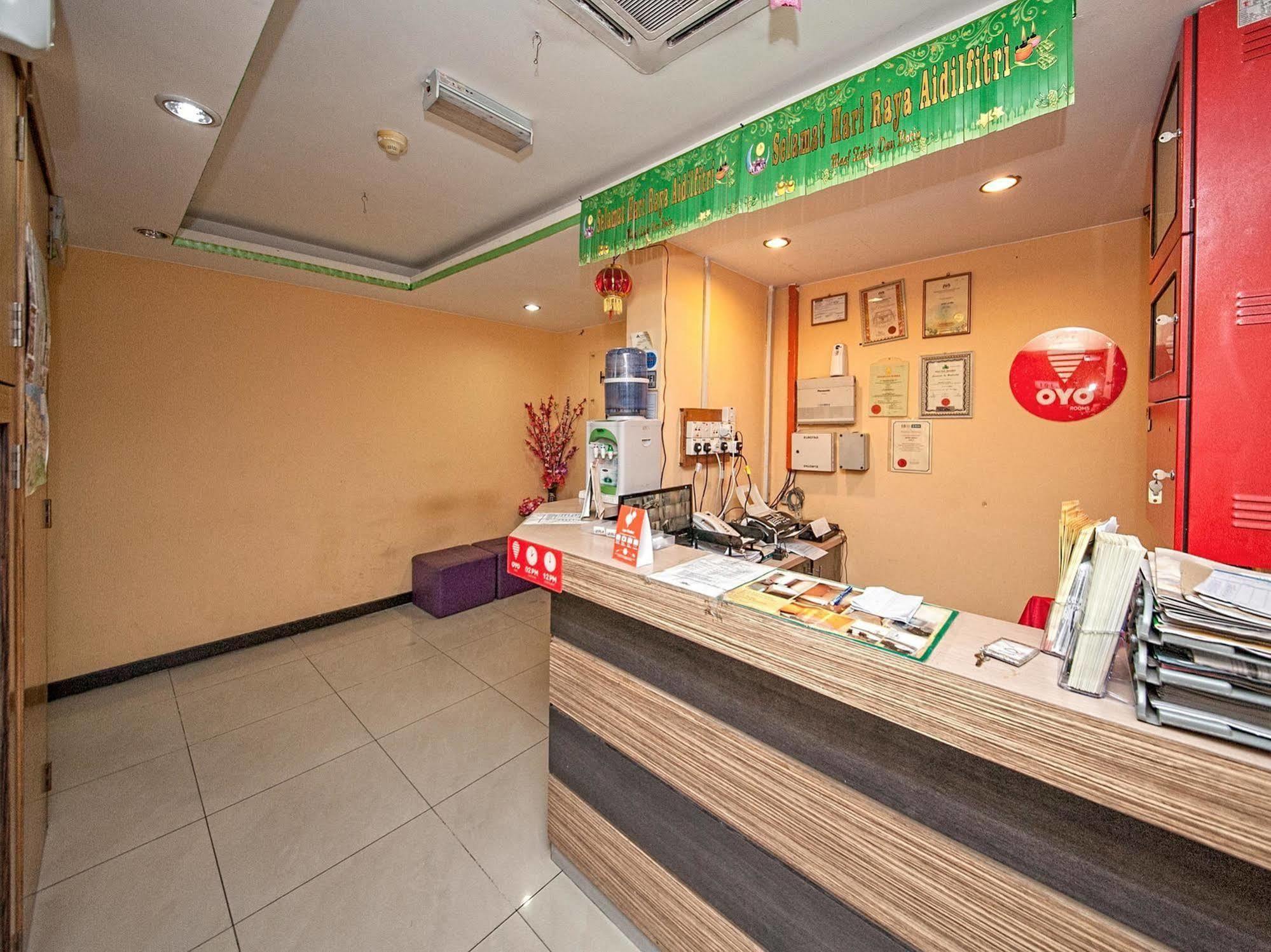 OYO 216 La Viva Hotel Kota Kinabalu Exterior foto